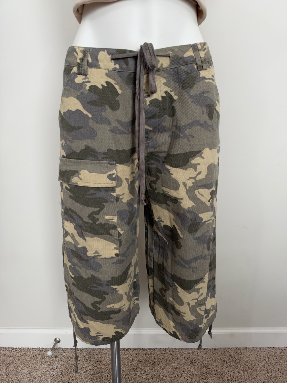 New Edikted Camo Cargo Bermuda Shorts women’s size medium